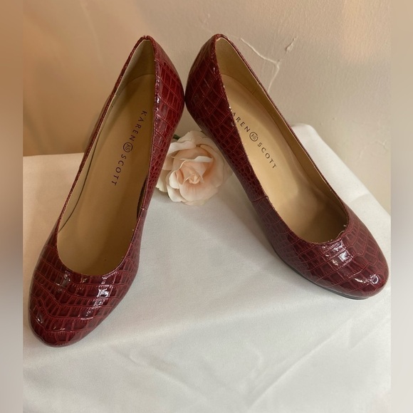 Karen Scott Shoes - Karen Scott~Shiny Red Pumps~NWOB~Alligator Skin Texture~Round Toed~Size 7